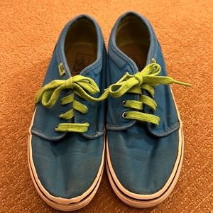 Van’s size 2.5 - Adorable color!  Great for summer!